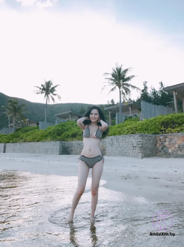 Đã mắt với clip Phi Huyền Trang và bộ ảnh bikini cực quyến rũ của hot girl Mì Gõ
