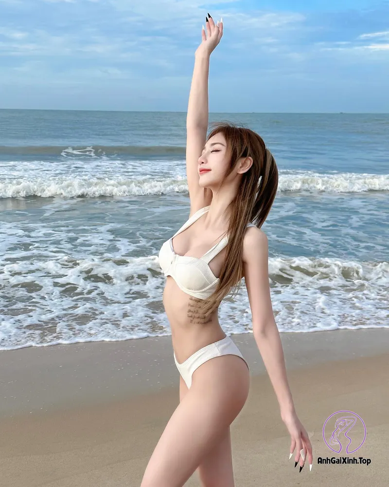 Hot girl mac bikini nong bong