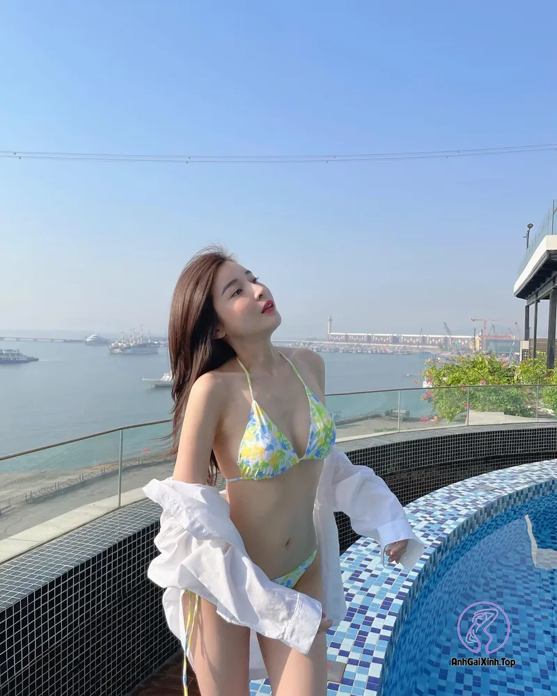 Hot girl Cao Thái Hà là ai?