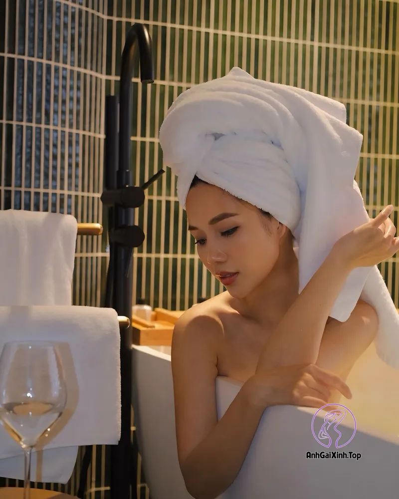 Ảnh Phạm Ngọc Anh nude lộ đầu ti trong bồn tắm 