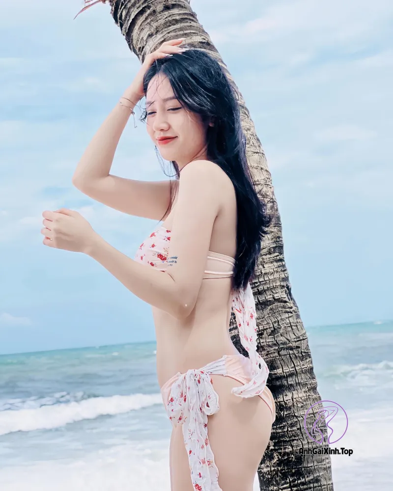 Ảnh Quỳnh moon thủ dâm mặc bộ bikini khoe mông cực ngon 